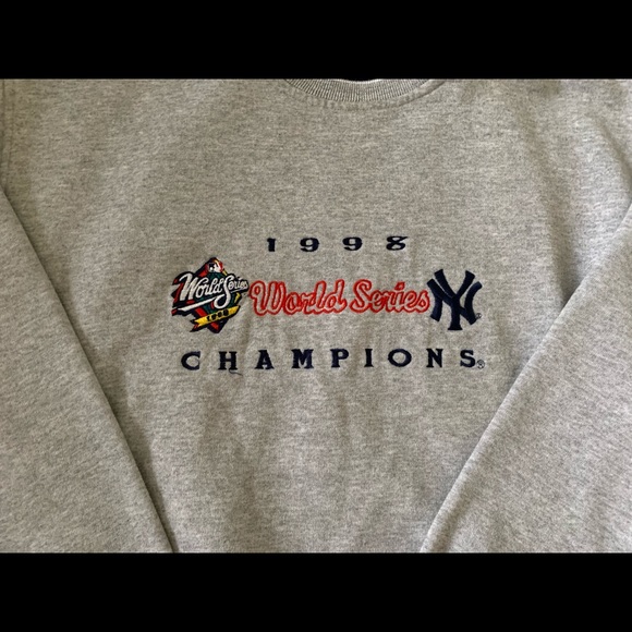 Sweatshirt - Picture 2 of 4